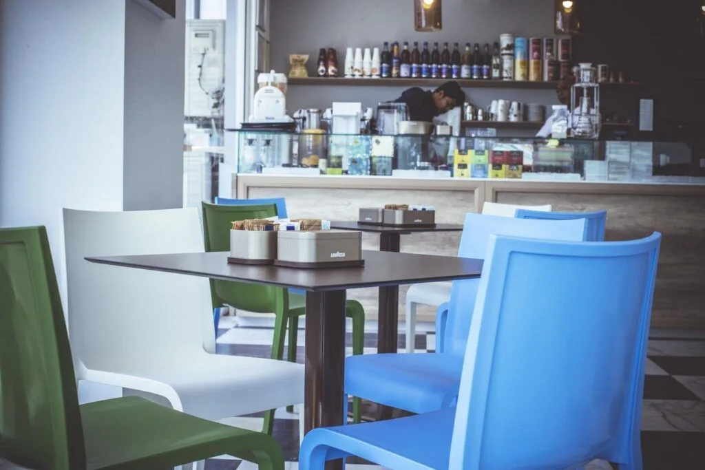 Nassau 533 Et Al silla para hostelería. Silla apilable en plástico para cafeterías, restaurantes o terrazas de hostelería.
