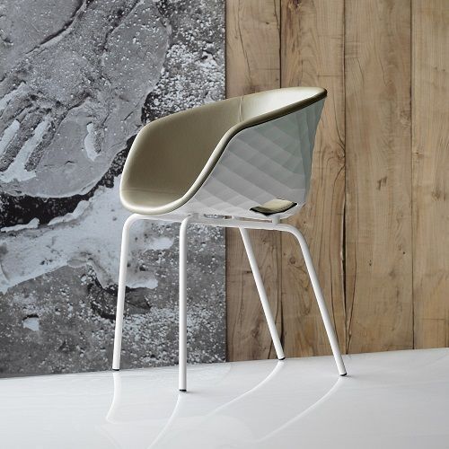 sillones y taburetes UNIKA. Una colección que destaca por su elegancia