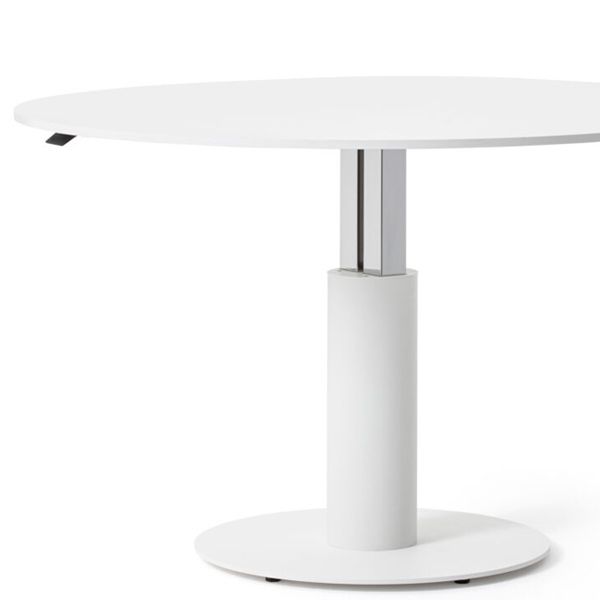 Mesa amplia regulable en altura estructura en acero lacado con tablero en diferentes acabados y medidas.