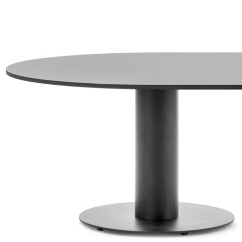 Mesa amplia regulable en altura estructura en acero lacado con tablero en diferentes acabados y medidas.