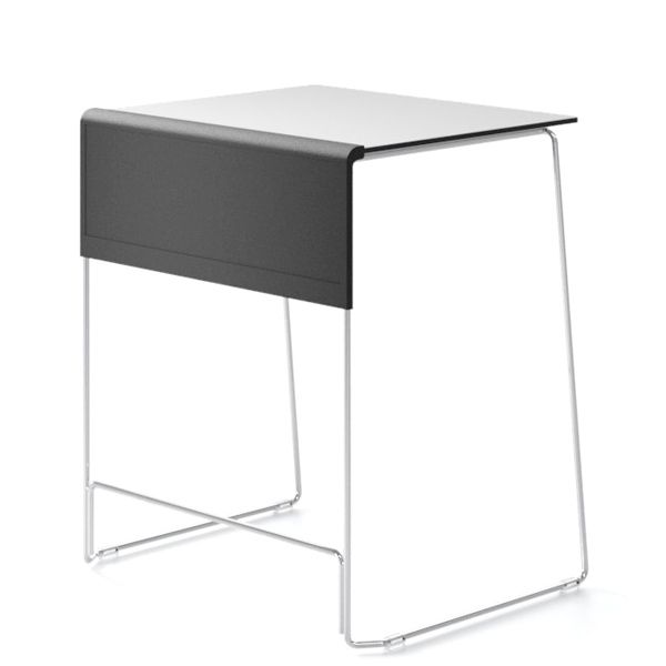 Mesa apilable estructura en acero con tablero compacto HPL de 10mm y panel frontal en plástico ABS negro.
