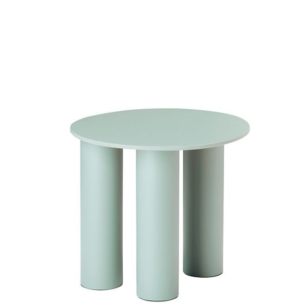 Mesa baja redonda con patas de aluminio lacado y tablero laminado apto para exterior.