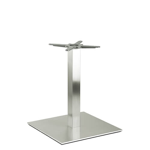 El pie de mesa central INOX R60 PM está fabricado con una base cuadrada de 60x60 cm en hierro fundido. La columna en forma cuadrada y de 73 cm de altura está fabrica en acero inoxidable satinado