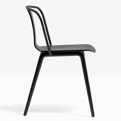 en combinación con una estructura tubular en la que podremos elegir entre gran diversidad de acabados. El conjunto de elementos le confiere un aspecto muy elegante con un clara inspiración nórdica.