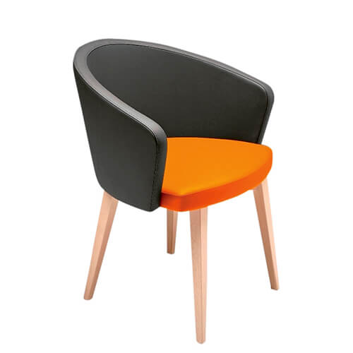 Sillón moderno y tapizado KICCA WOOD SB para hostelería y restaurante con estructura en madera de haya natural o teñida color a elegir. Es la versión mas cálida de la colección KICCA con su estructura de madera y su asiento tapizado