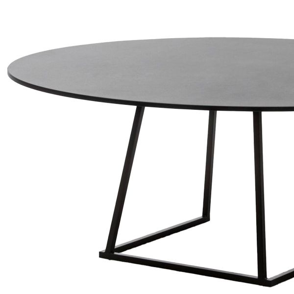Mesa estructura en aluminio lacado y tablero desmontable e intercambiable en diferentes acabados para interior y exterior.