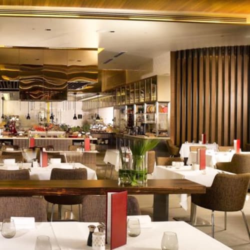 o para zonas de comedores o reuniones de hotel. Disponibilidad de acabados (ver ficha técnica).