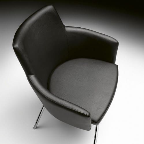 con estructura lacada o cromada. El sillón MARKA SI es una confortable pieza perfecta para cualquier restaurante que busque estilo y comodidad para sus clientes