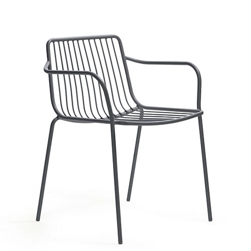Silla con brazos Nolita de Pedrali estructura de varas apilable para exterior