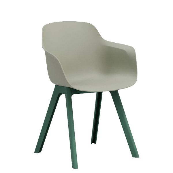 Silla con brazos de diseño en plástico para hostelería, de estilo moderno o minimalista. Silla original para restaurantes y terrazas de hostelería.