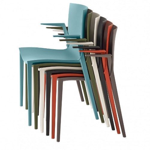 Palau 1021 Et Al Sillón en plástico para hostelería y terrazas de restaurantes y hoteles. Estilo, ligereza y confort para cualquier proyecto.