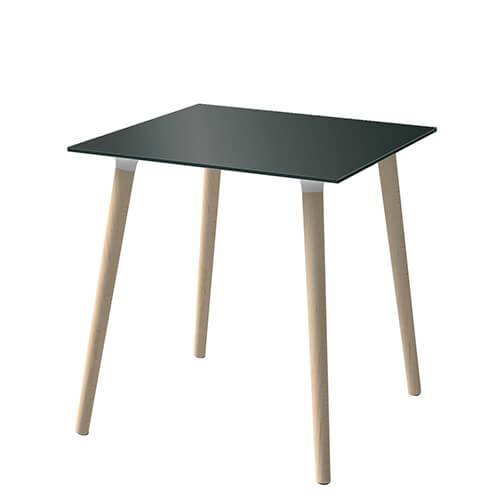 Mesa nórdica cuadrada para restaurante moderno. SANDONA presenta una versión cuadrada de su modelo de mesa de estilo escandinavo. Conservando su estructura de pies en madera de haya o tecnopolímero