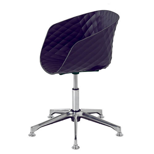 UNIKA SBGC es un sillón moderno de la colección de sillas y sillones UNIKA con carcasa de polipropileno. Esta versión integra una estructura en acero compuesta por una base redonda de pie central que gira sobre sí misma 360 grados y que aporta mayor estabilidad y resistencia al asiento. UNIKA SBGC es una versión práctica (permite la fácil movilidad del asiento y gira sobre sí mismo 360 grados) y funcional (para su uso diario y en diferentes ámbitos). UNIKA SBGC encaja perfectamente en oficinas