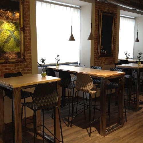 restaurantes (en su versión lacada) y muy funcional en interior.