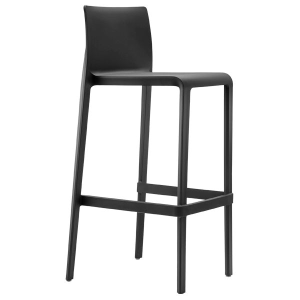 Volt 677 - 678 Pedrali para hostelería. Taburete apilable en polipropileno color a elegir, para restaurantes y terrazas de hostelería.
