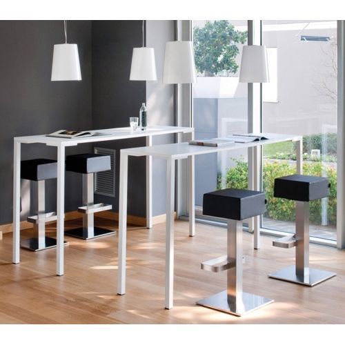 139×89 cm o 159×89 cm. Presenta multitud de posibilidades de decoración con sillas de hostelería.