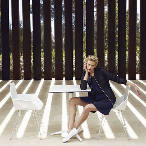 silla Faz Vondom en terraza moderna
