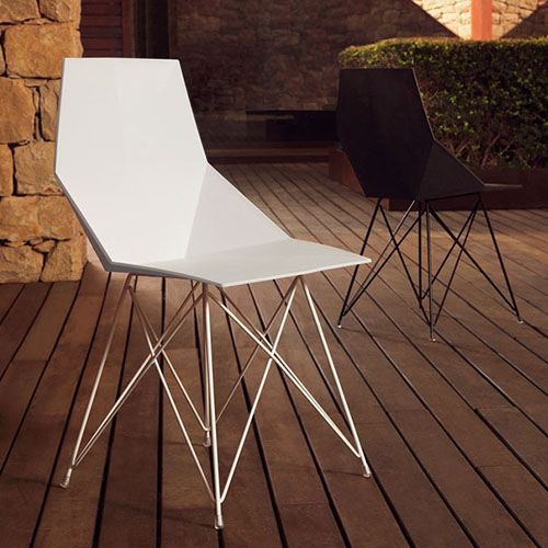 silla Faz Vondom en terraza moderna