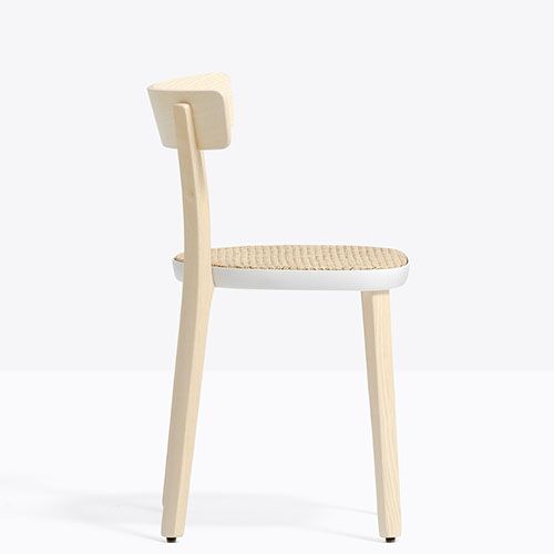 Silla Folk de Pedrali en fresno con asiento en malla de cane