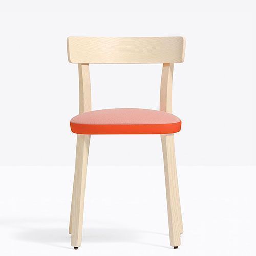 Silla Folk de Pedrali en fresno con asiento tapizado