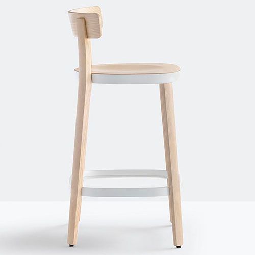 Taburete Folk de Pedrali en fresno con asiento en madera