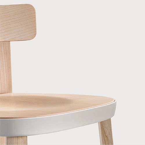 Taburete Folk de Pedrali en fresno con asiento en madera