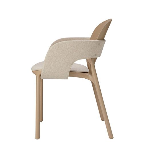 Sillón tapizado con estructura reciclada para hostelería