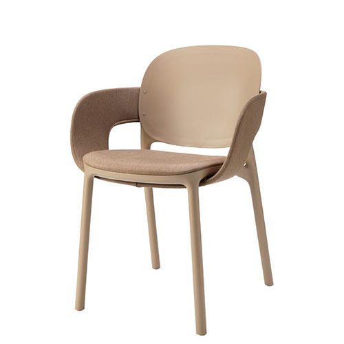 Sillón tapizado con estructura reciclada para hostelería