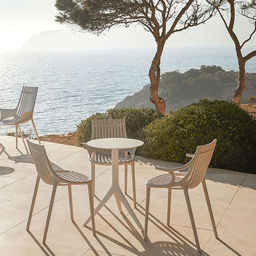 silla Ibiza Vondom en terraza de hotel