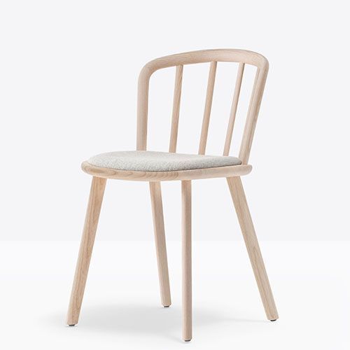 con la posibilidad de asiento tapizado.