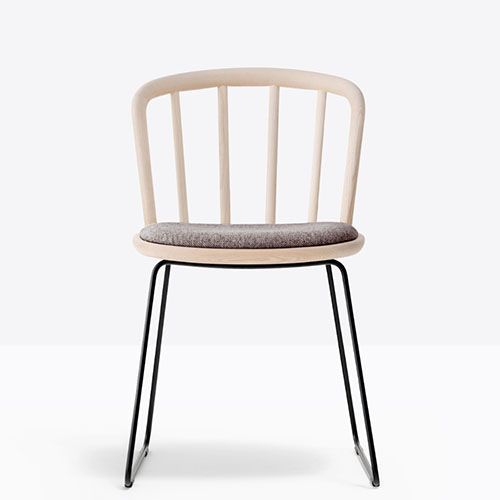 con la posibilidad de asiento tapizado.