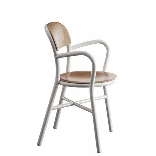 Sillón Pip Magis con estructura de aluminio y asiento en madera contrachapada