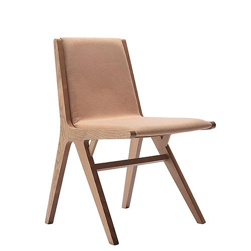 Silla en madera de fresno para restaurante. Un estilo moderno y minimalista con aires nórdicos. Originalidad para tu proyecto de hostelería.