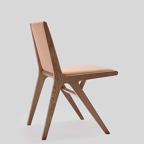 Silla en madera de fresno para restaurante. Un estilo moderno y minimalista con aires nórdicos. Originalidad para tu proyecto de hostelería.