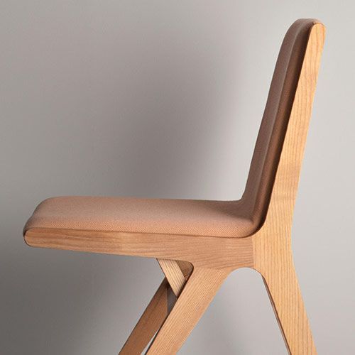 Silla en madera de fresno para restaurante. Un estilo moderno y minimalista con aires nórdicos. Originalidad para tu proyecto de hostelería.