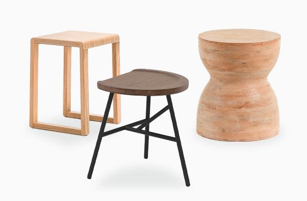Puffs y taburetes bajos en madera para hostelería y restaurantes