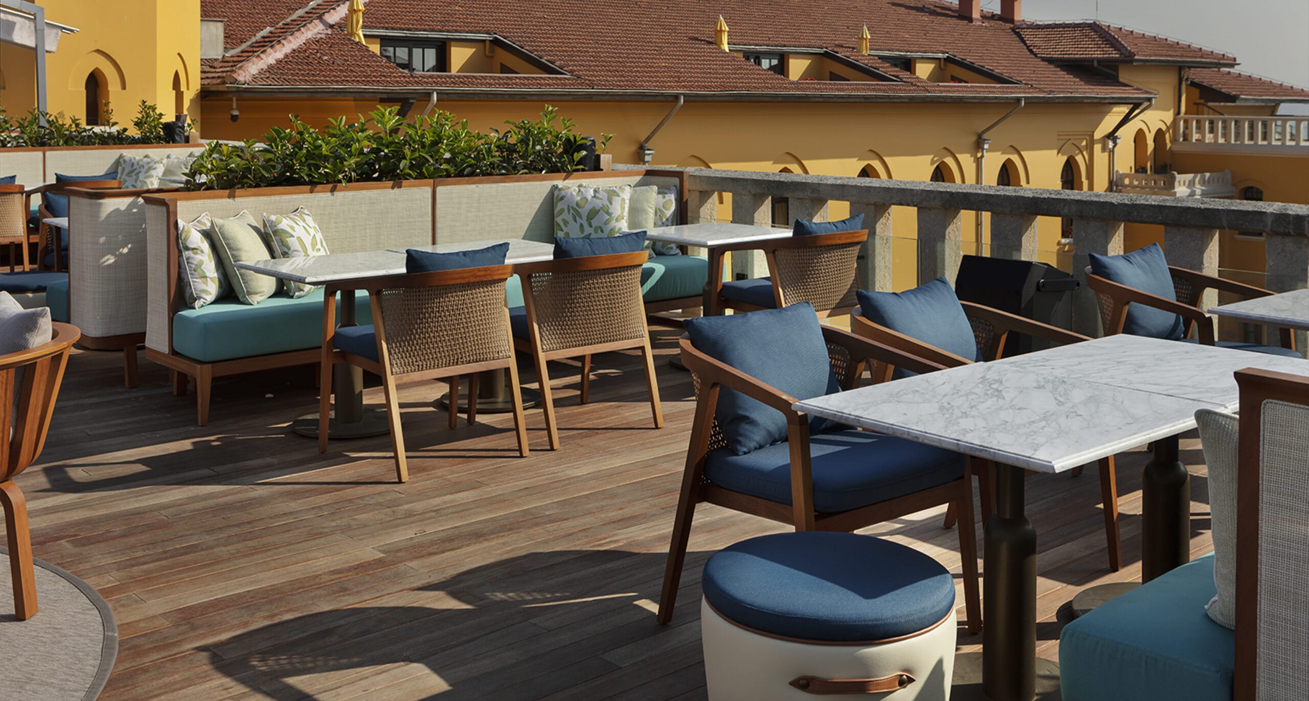 Mobiliario estilo mediterráneo para hostelería
