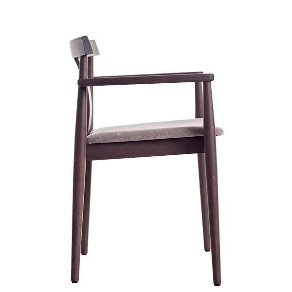 Sillón apilable con asiento tapizado en estructura de haya