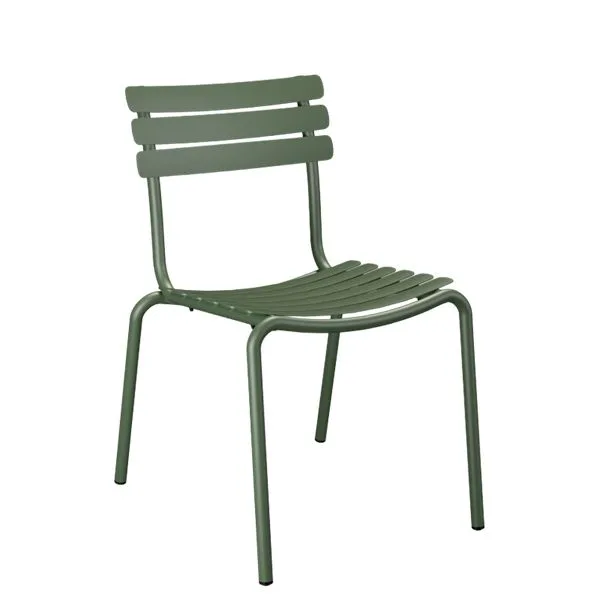 Silla Alua de Houe. Silla de exterior de aluminio con diseño sutil y ligero