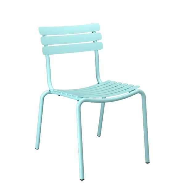 Silla Alua de Houe. Silla de exterior de aluminio con diseño sutil y ligero