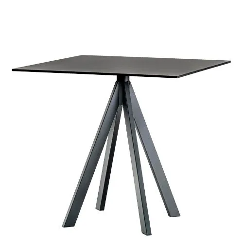 pie de mesa Arki de Pedrali de cuatro patas para terrazas de hostelería