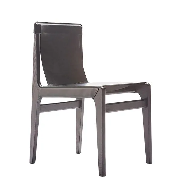 Silla tapizada en cuero para interiores