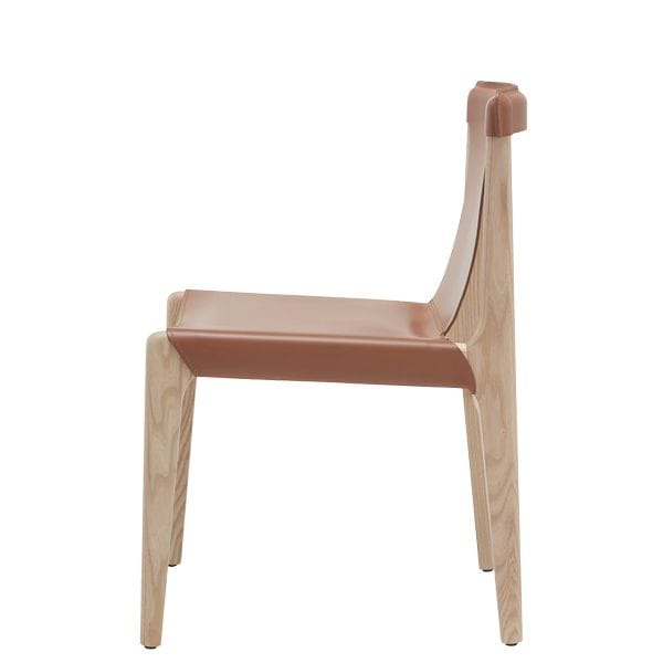 Silla tapizada en cuero para interiores