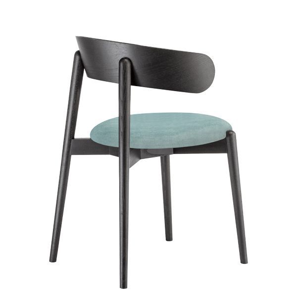 Sillón de madera tapizada con respaldo envolvente para hostelería