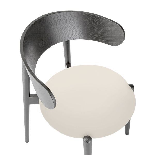 Sillón de madera tapizada con respaldo envolvente para hostelería