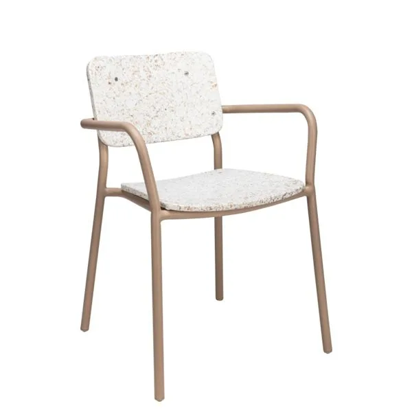 Sillón de plástico reciclado para contract sostenible