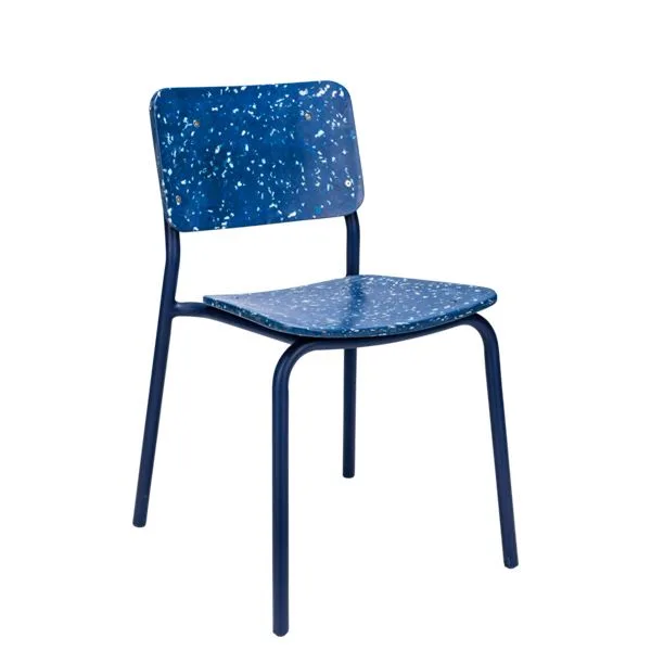 Silla de plástico reciclado para contract sostenible