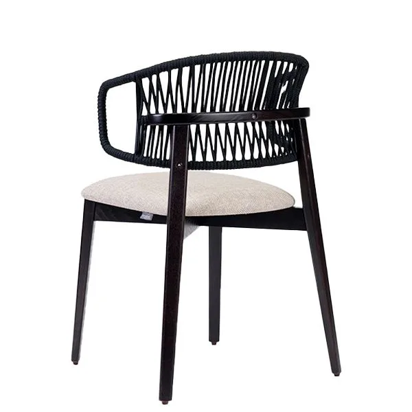 Silla con respaldo de cuerdas estilo mediterráneo para hostelería