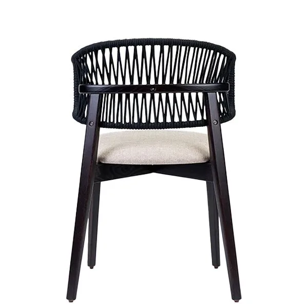 Silla con respaldo de cuerdas estilo mediterráneo para hostelería