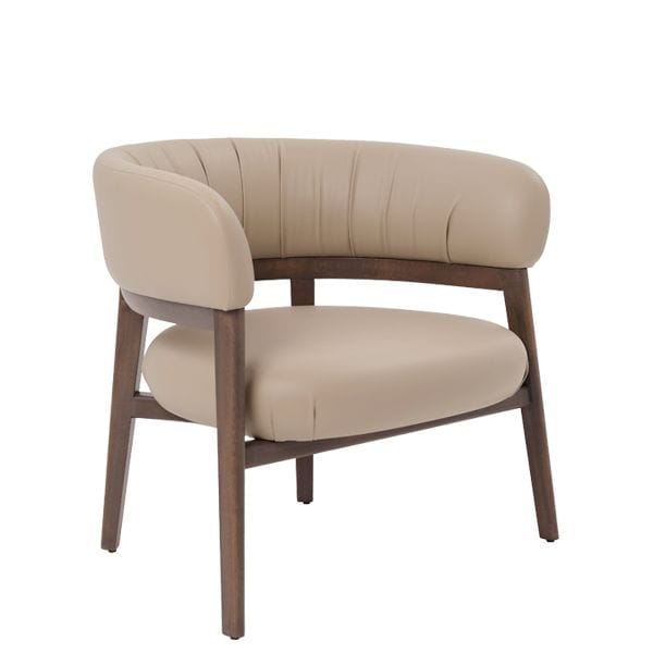 Butaca con estructura de madera maciza y asiento tapizado en tela. Diseño elegante y acogedor para espacios contract o residenciales.